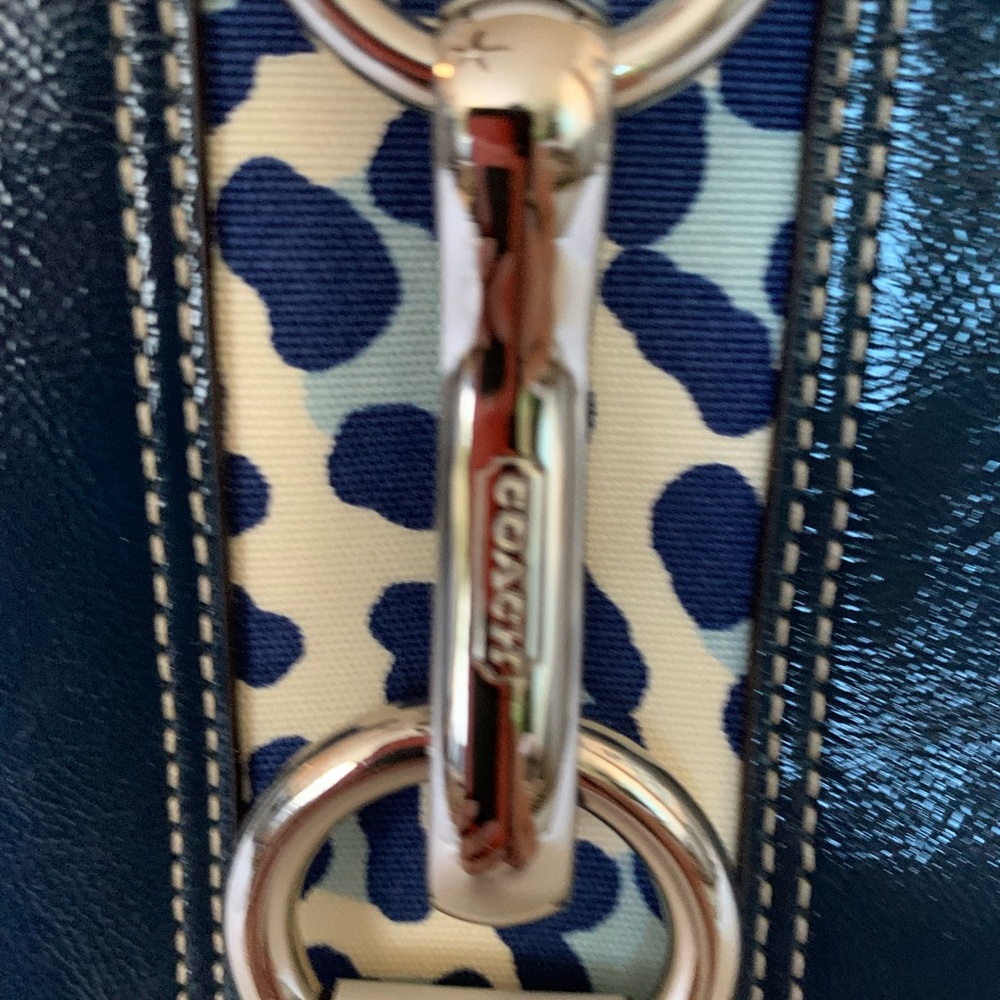 Authentic Coach leather hobo style shoulder bag. - Picture 4 of 11